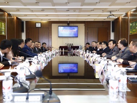 深圳腾博会官网集团和湖北宜化集团签署投资相助协议